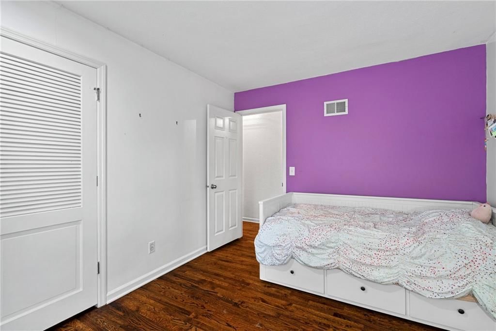 10900 Forest Avenue — photo 33