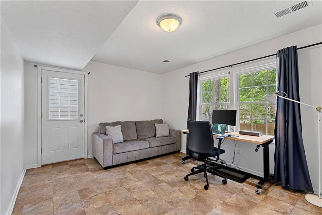 10900 Forest Avenue — photo 34