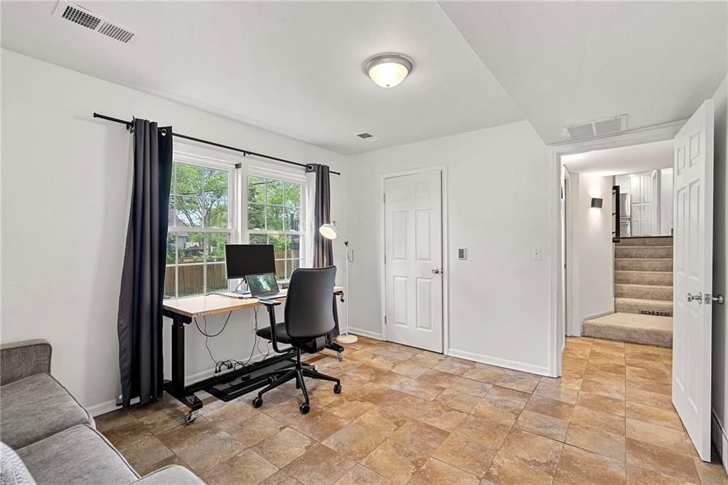 10900 Forest Avenue — photo 35