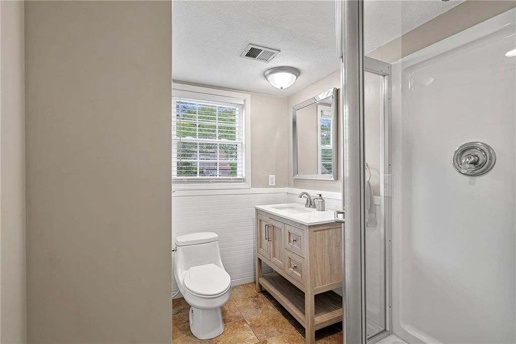 10900 Forest Avenue — photo 36