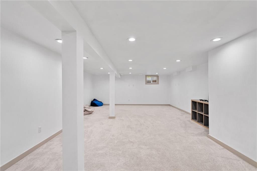10900 Forest Avenue — photo 38