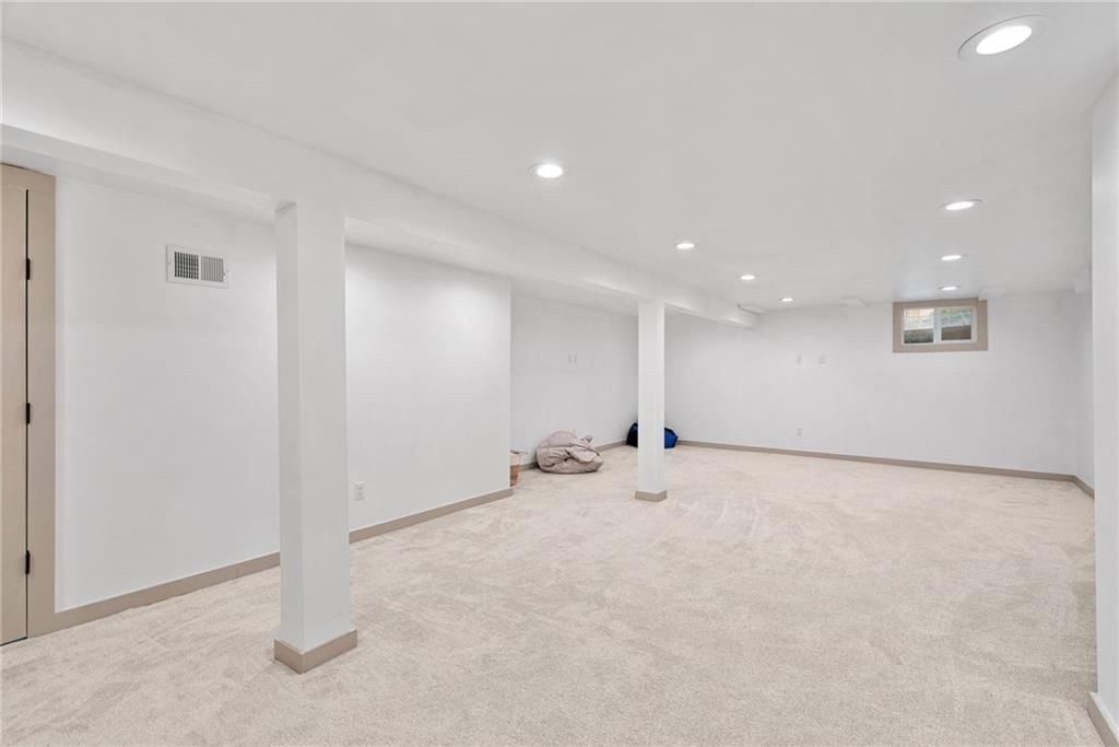 10900 Forest Avenue — photo 39