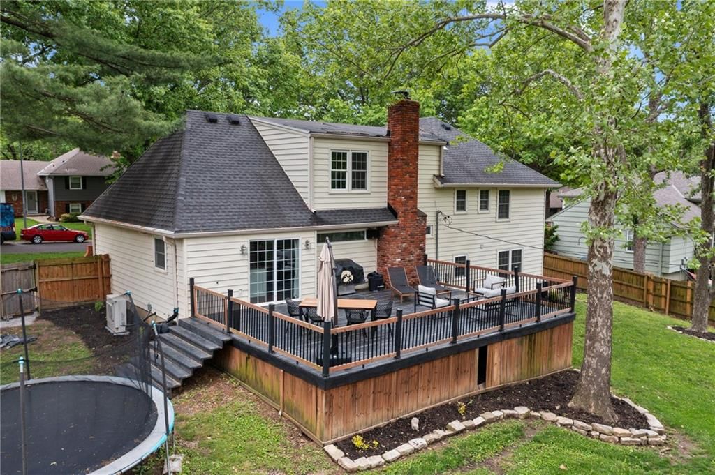 10900 Forest Avenue — photo 43