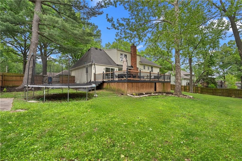 10900 Forest Avenue — photo 46