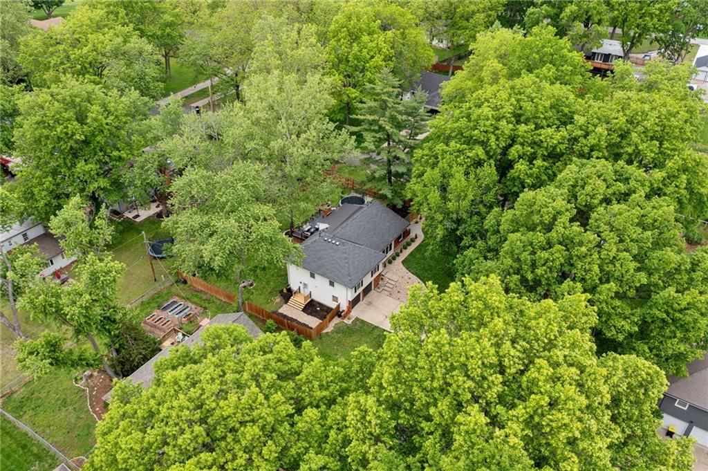 10900 Forest Avenue — photo 47