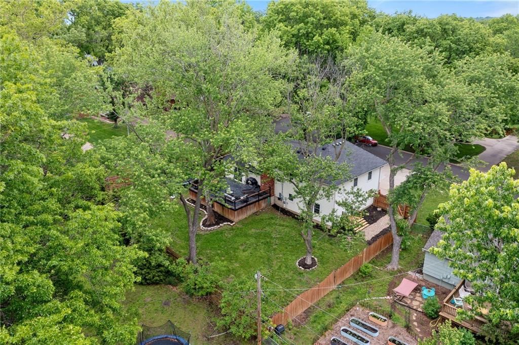 10900 Forest Avenue — photo 48