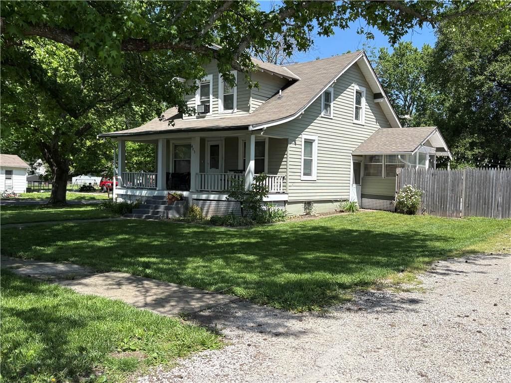 403 E Walnut Street — photo 2