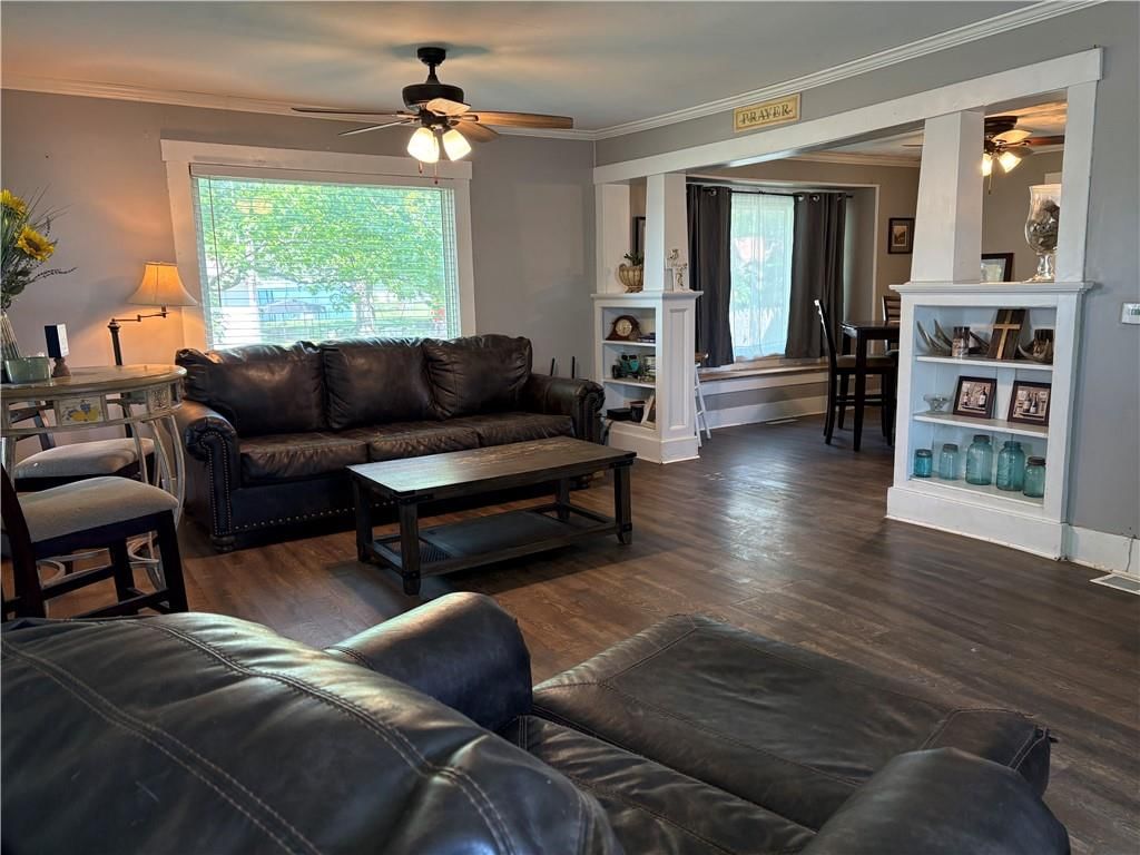 403 E Walnut Street — photo 3