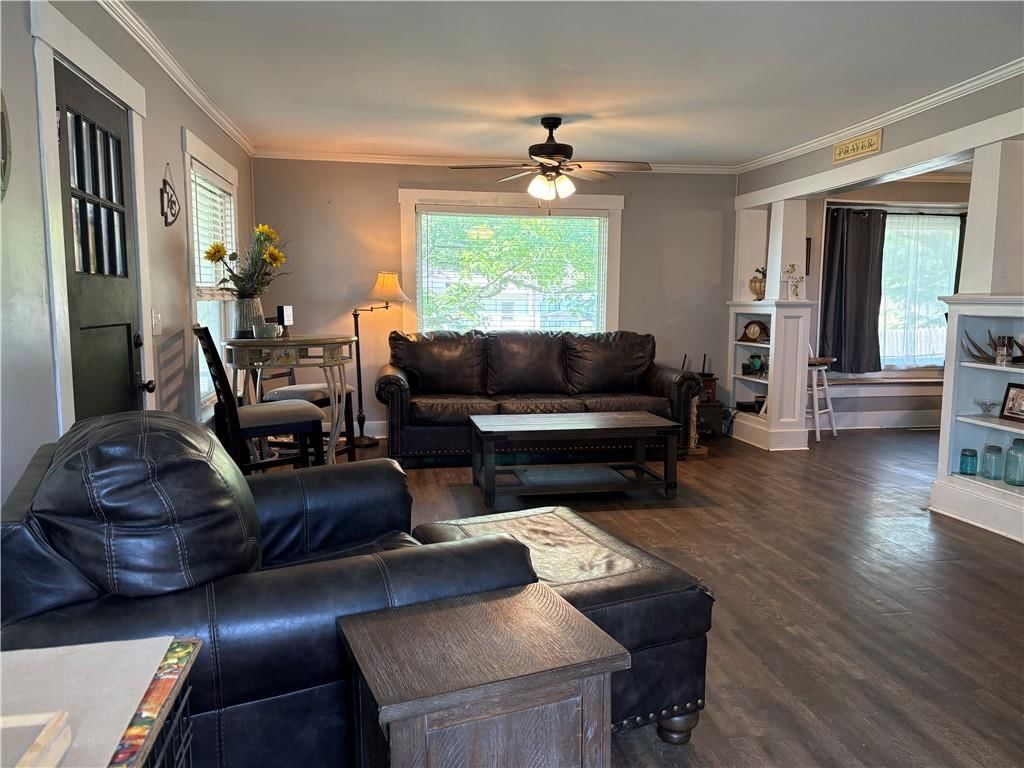 403 E Walnut Street — photo 4