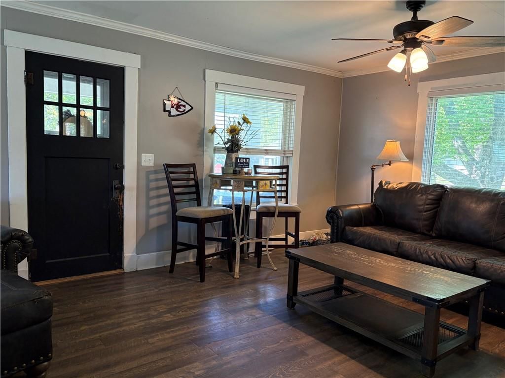 403 E Walnut Street — photo 5