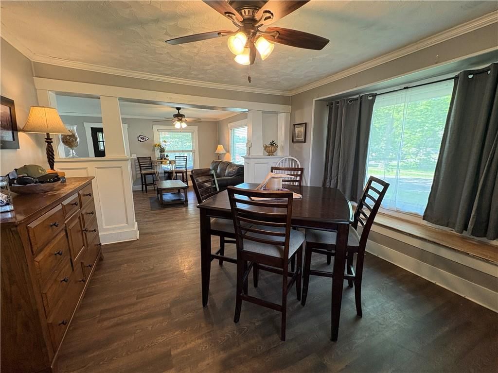 403 E Walnut Street — photo 8