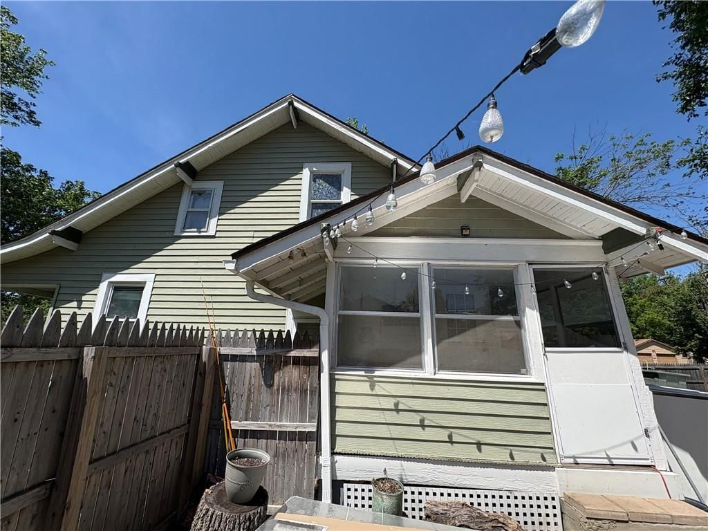 403 E Walnut Street — photo 14