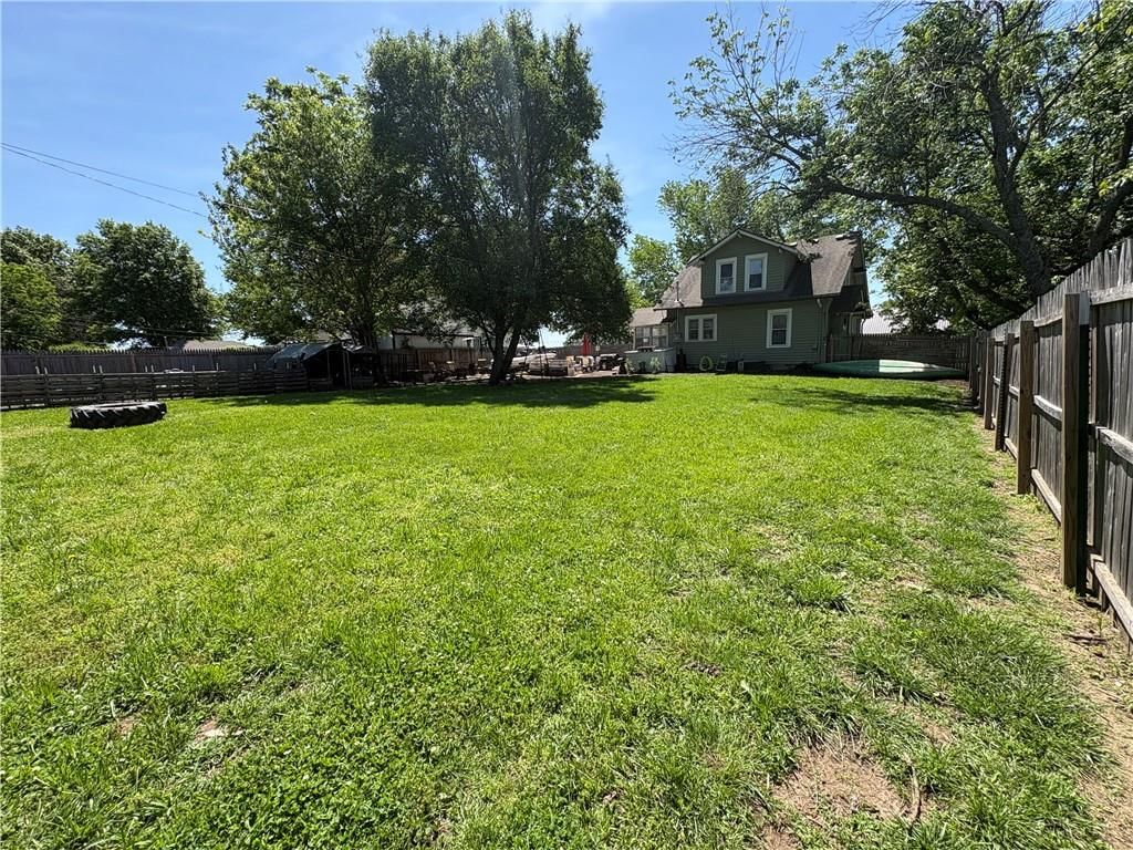 403 E Walnut Street — photo 27