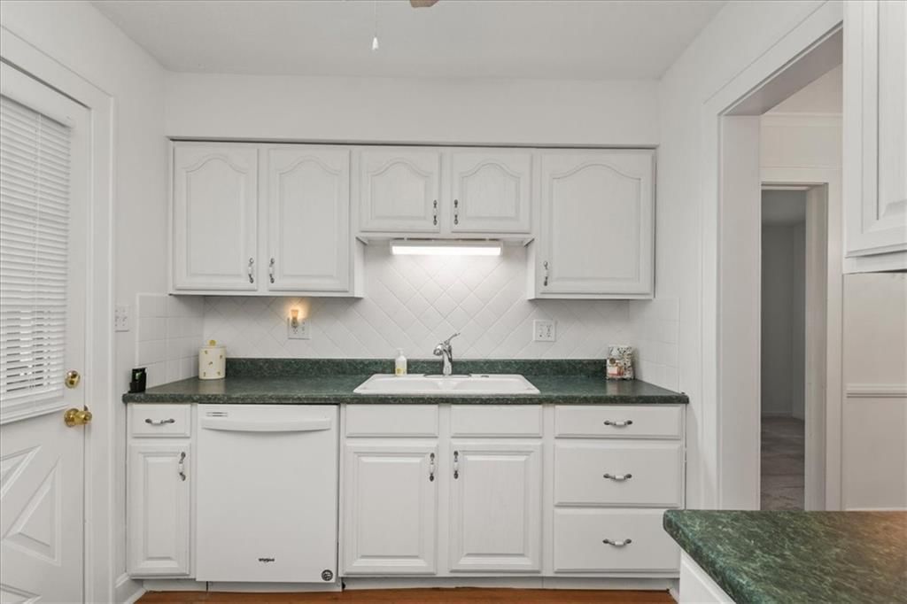 1525 W Lexington Avenue — photo 13