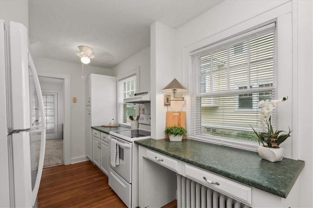 1525 W Lexington Avenue — photo 16