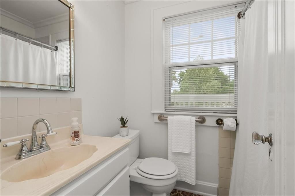 1525 W Lexington Avenue — photo 24