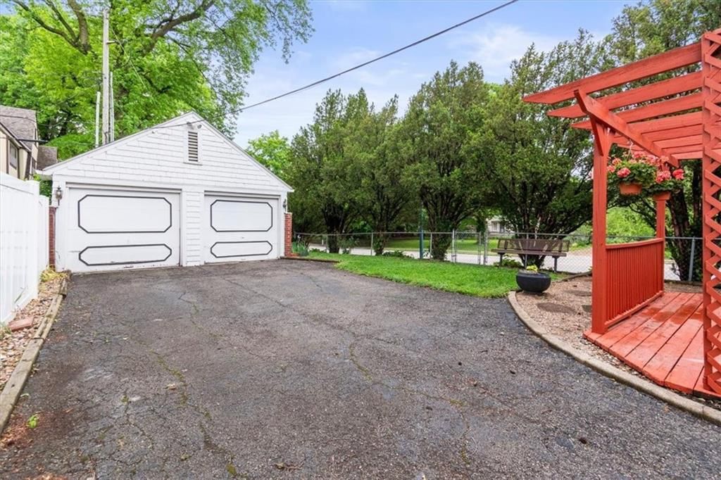 1525 W Lexington Avenue — photo 28