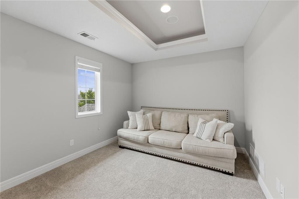 7019 Apache Drive — photo 37