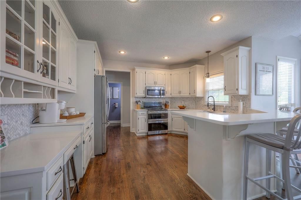 8112 W 129th Street — photo 6