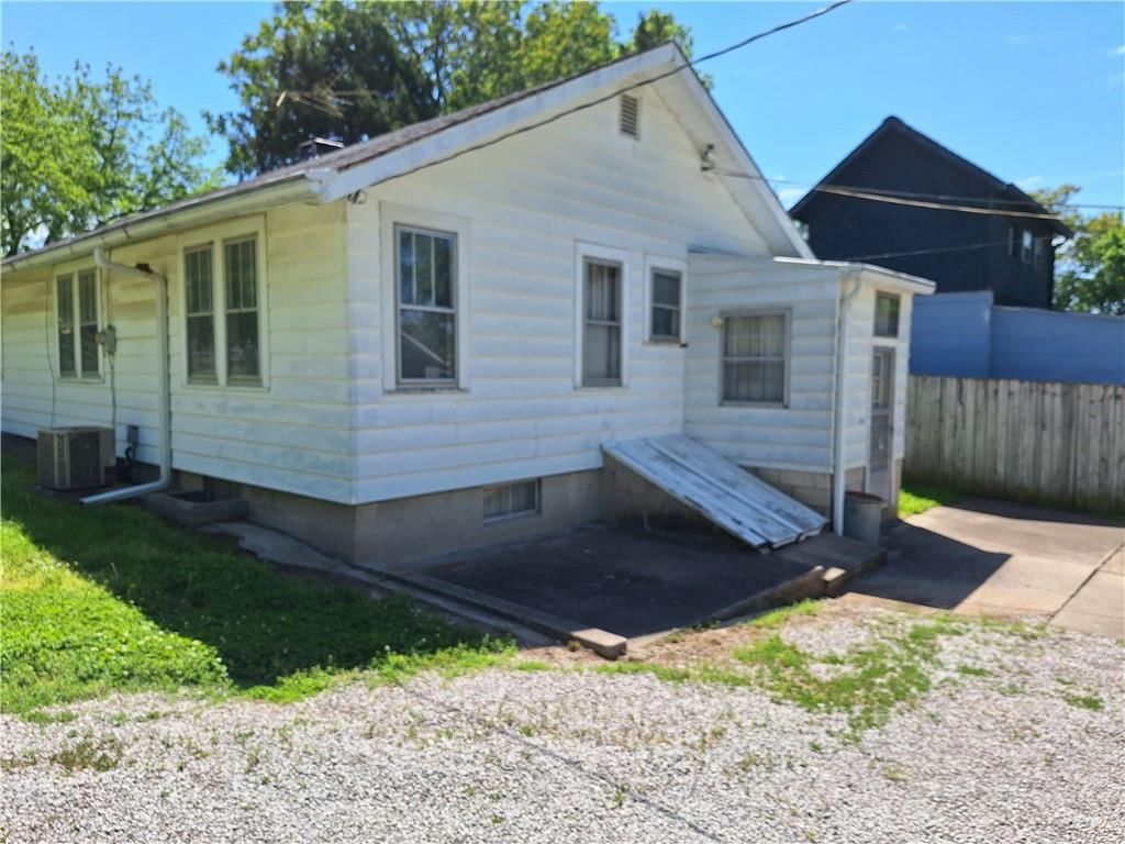 210 N Glenwood Avenue — photo 4