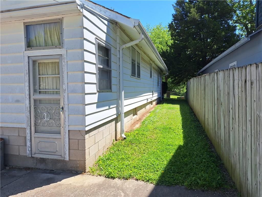 210 N Glenwood Avenue — photo 5