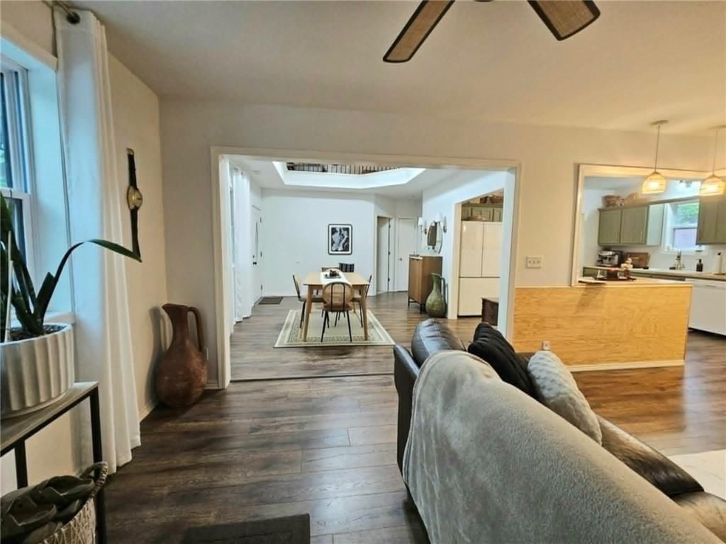 608 W 8th Street — photo 6