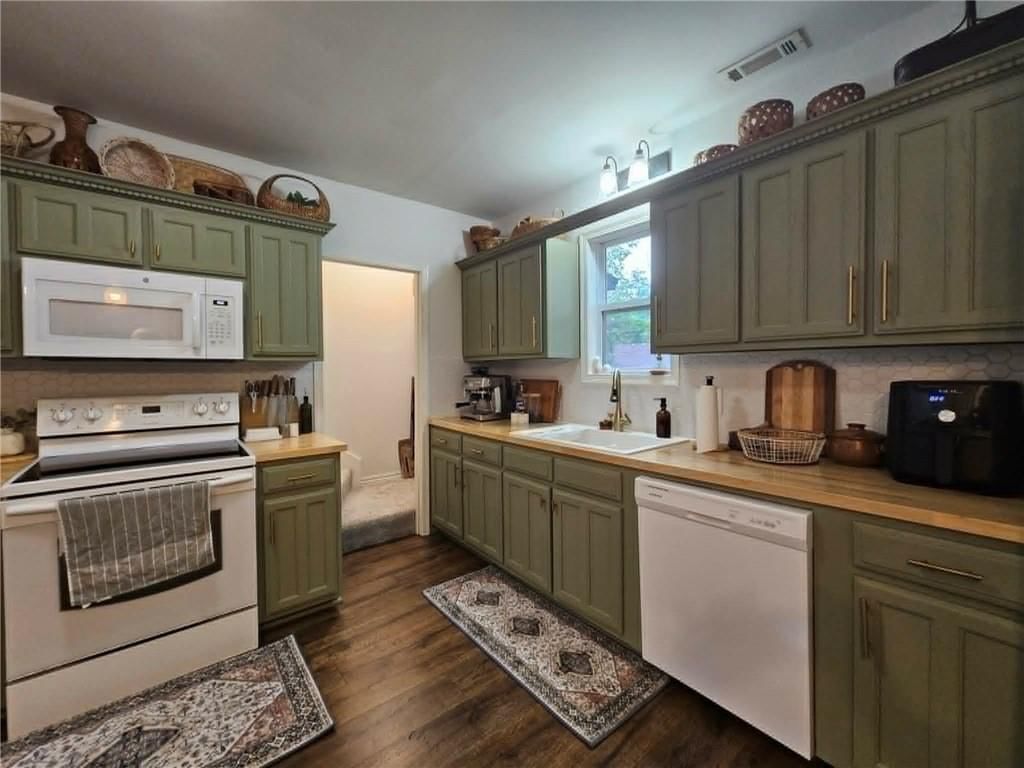 608 W 8th Street — photo 13