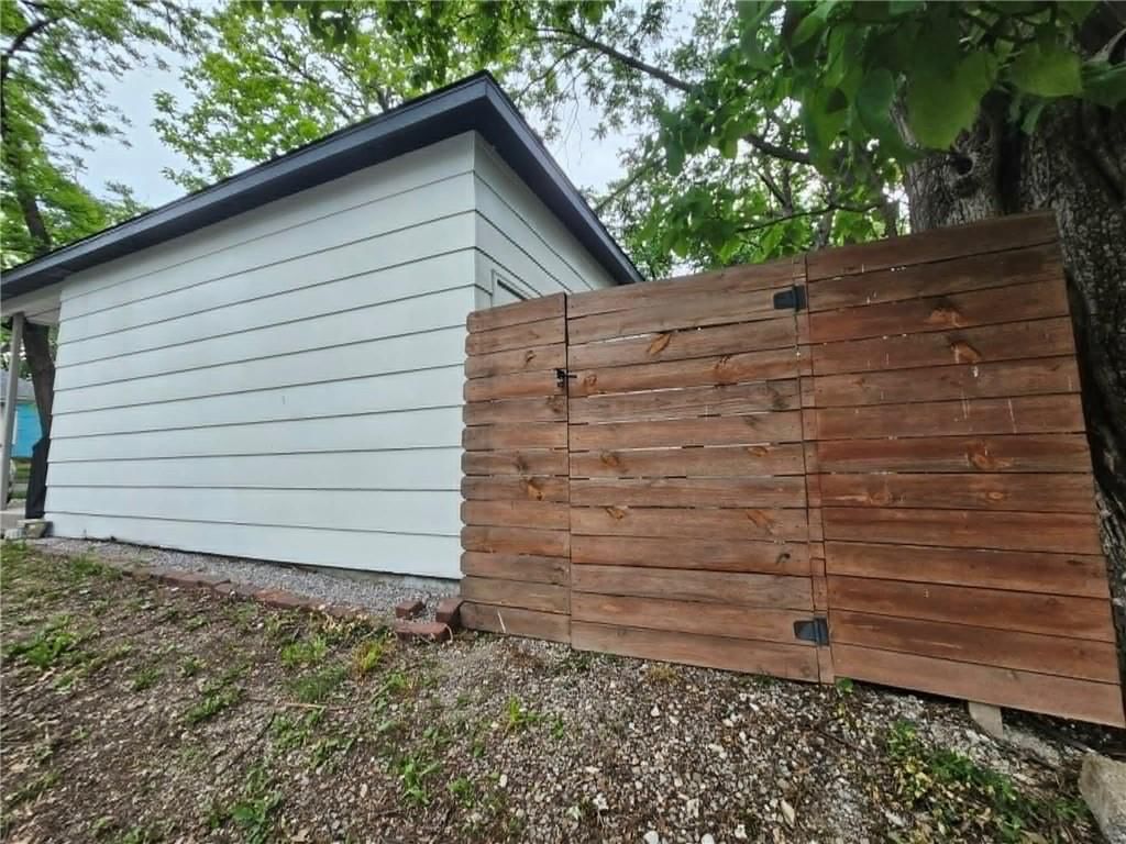 608 W 8th Street — photo 24