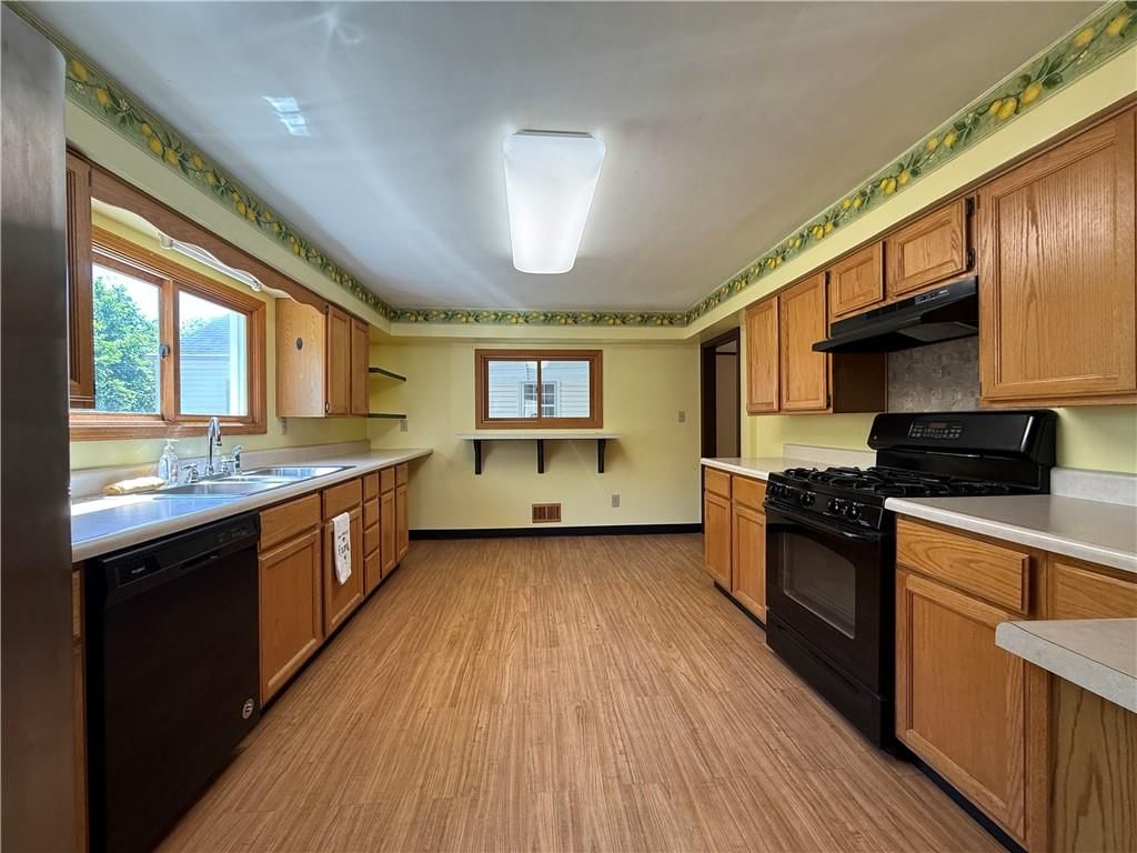 13227 Bennington Avenue — photo 4