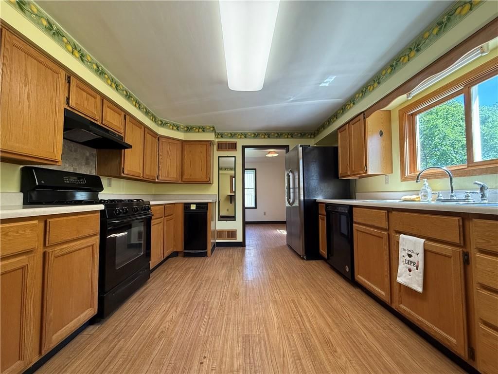 13227 Bennington Avenue — photo 6