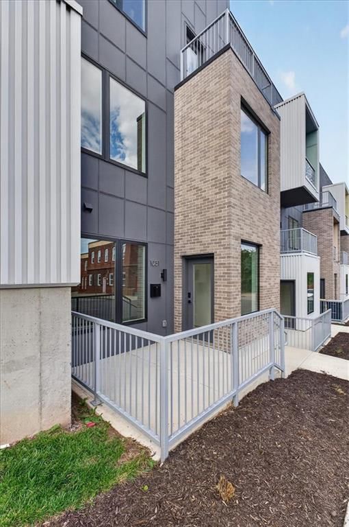 1025 Pacific Street — photo 2