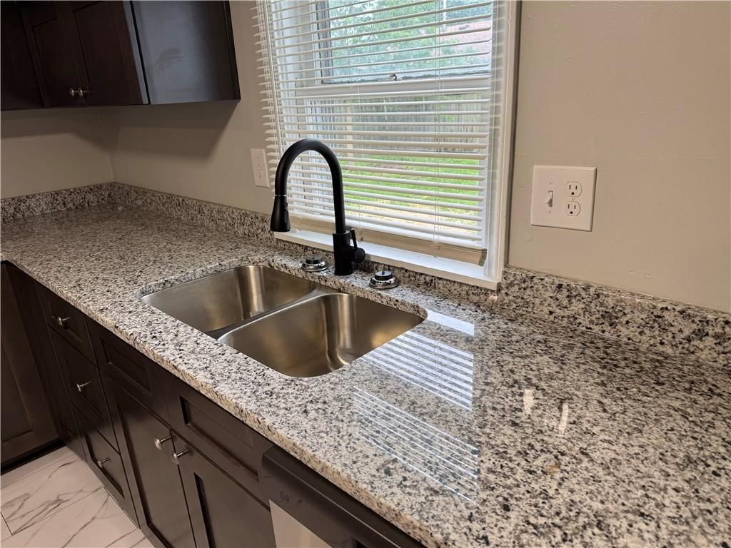 805 S Logan Street — photo 5