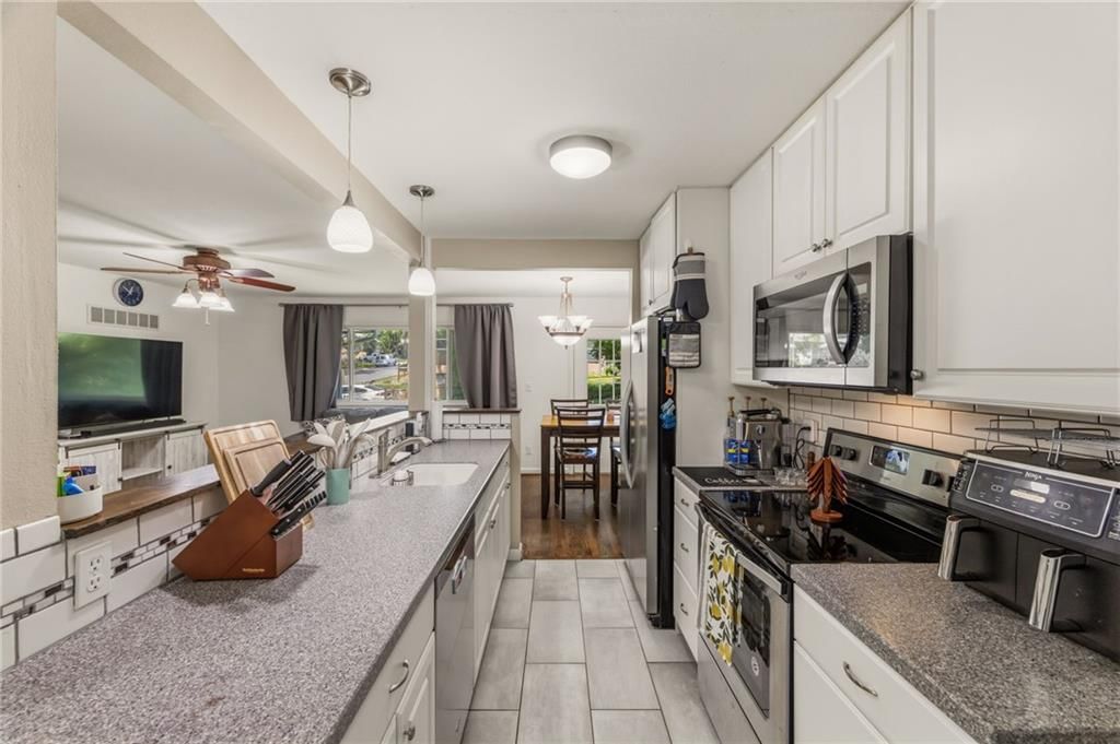 2102 E 87th Street — photo 18