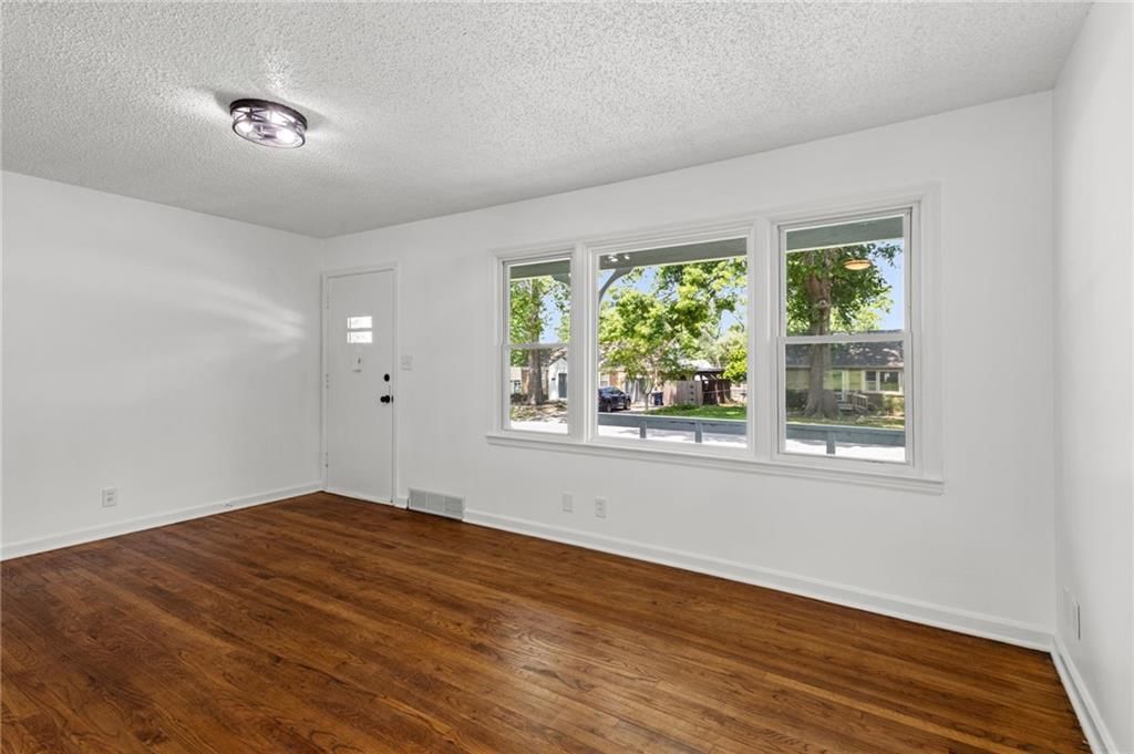 3605 NE 52nd Terrace — photo 5