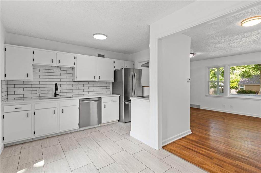 3605 NE 52nd Terrace — photo 11
