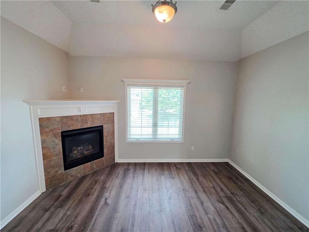 4415 Silverheel Street — photo 32