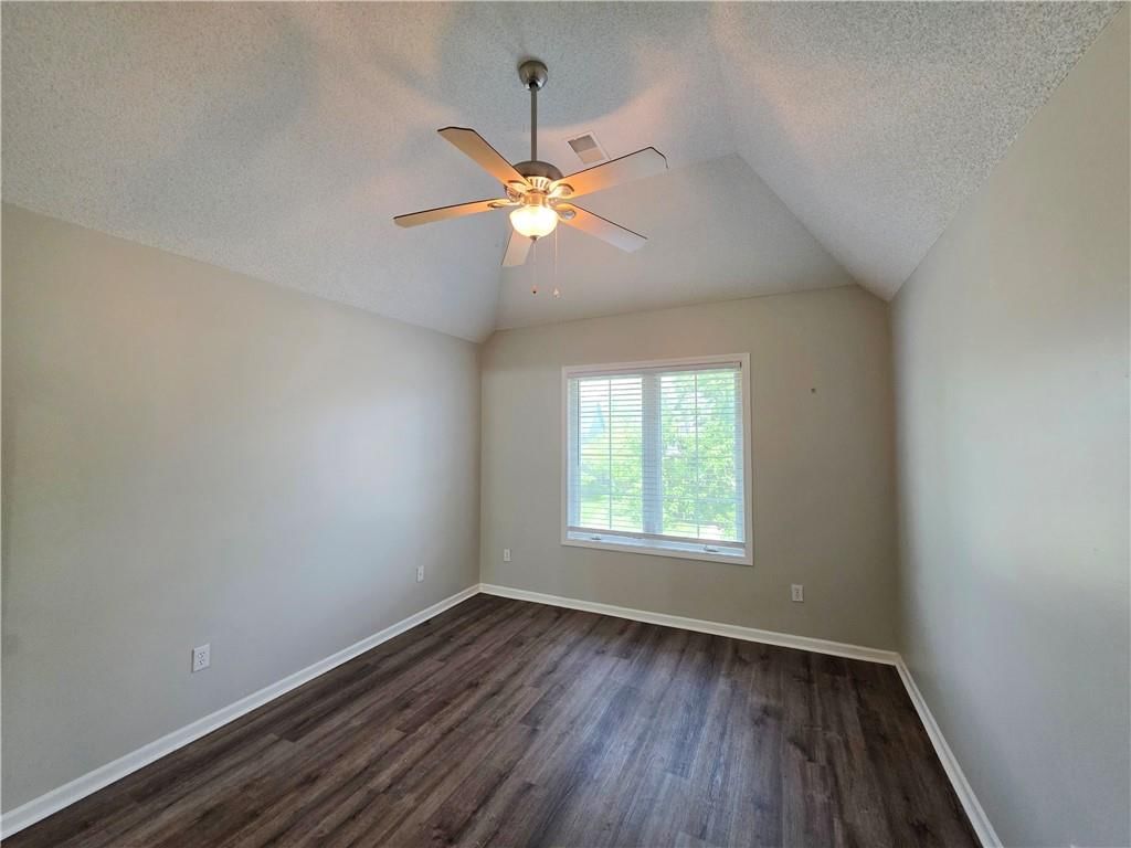 4415 Silverheel Street — photo 47