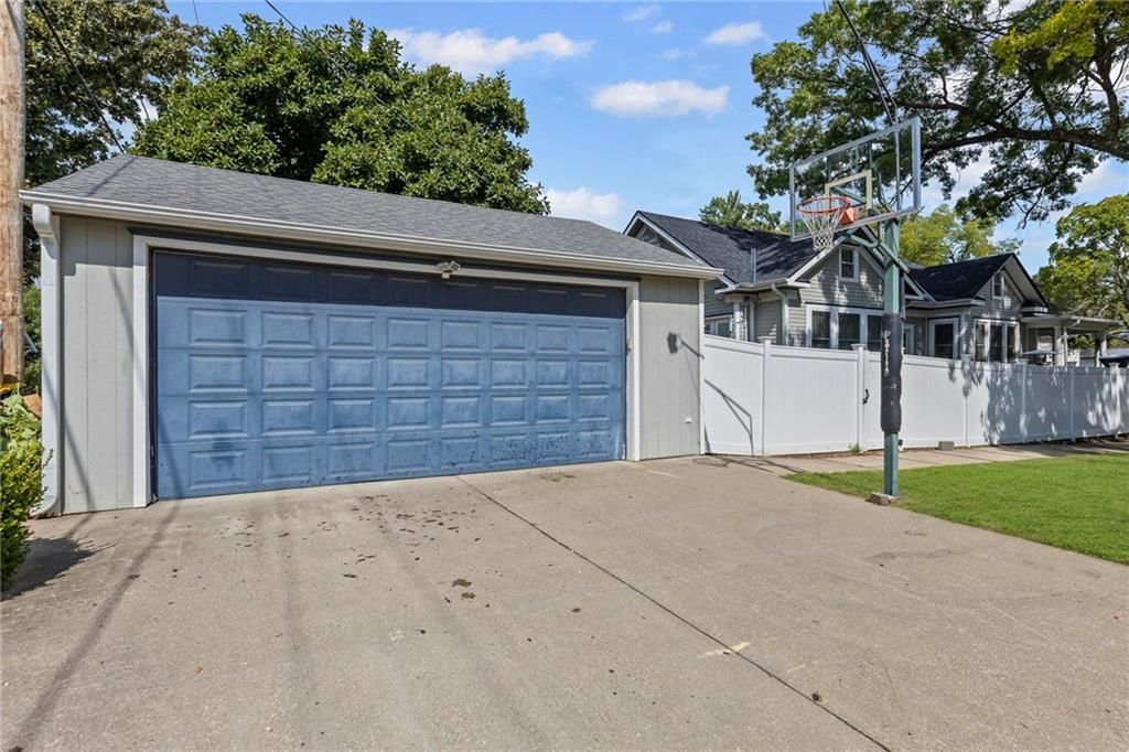 509 E Peoria Street — photo 58