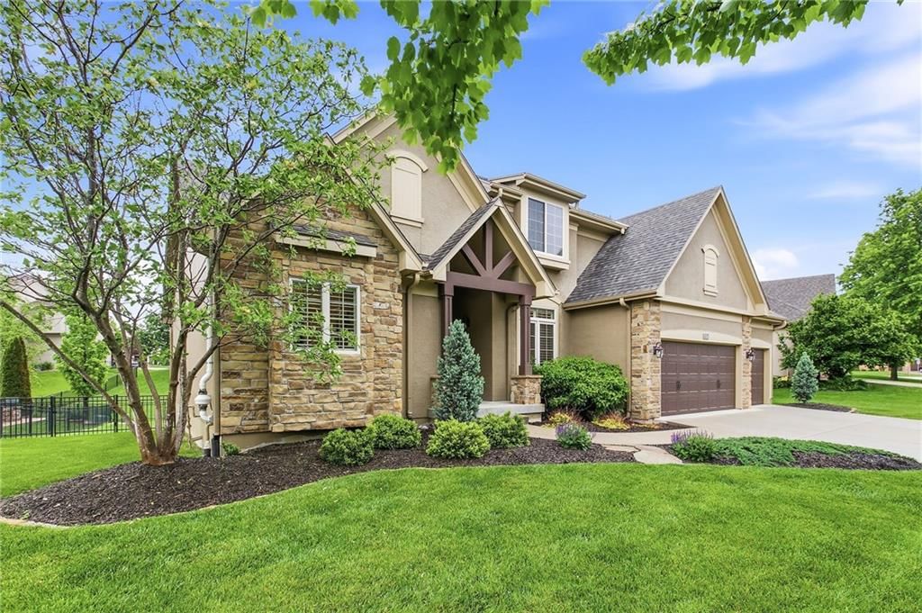 1637 NE Woodland Shores Drive — photo 4
