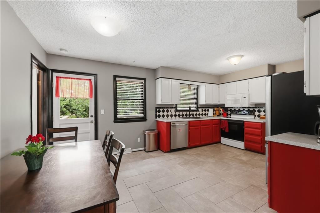 122 E Walnut Street — photo 4