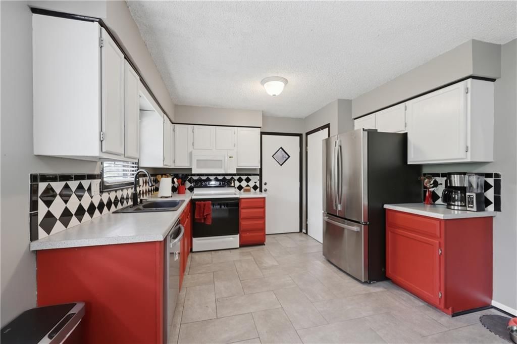 122 E Walnut Street — photo 5