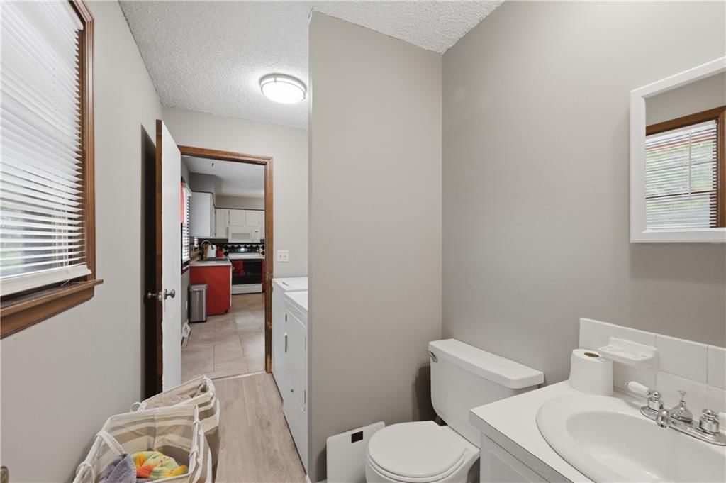 122 E Walnut Street — photo 8