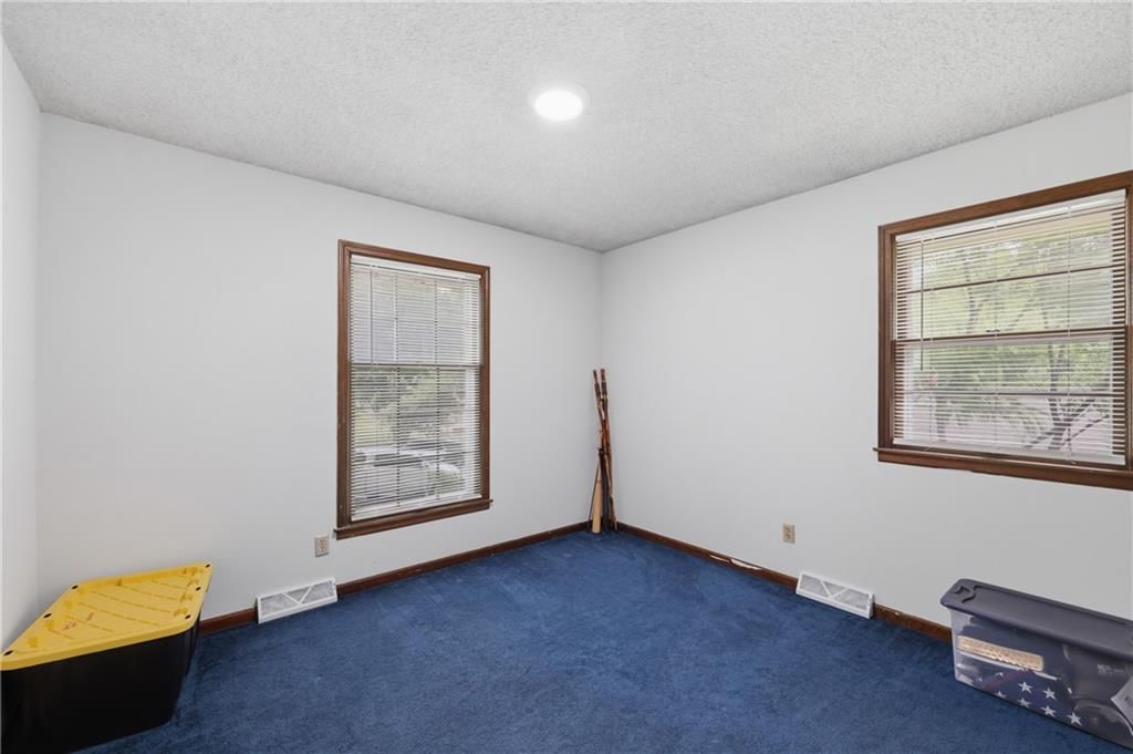 122 E Walnut Street — photo 11