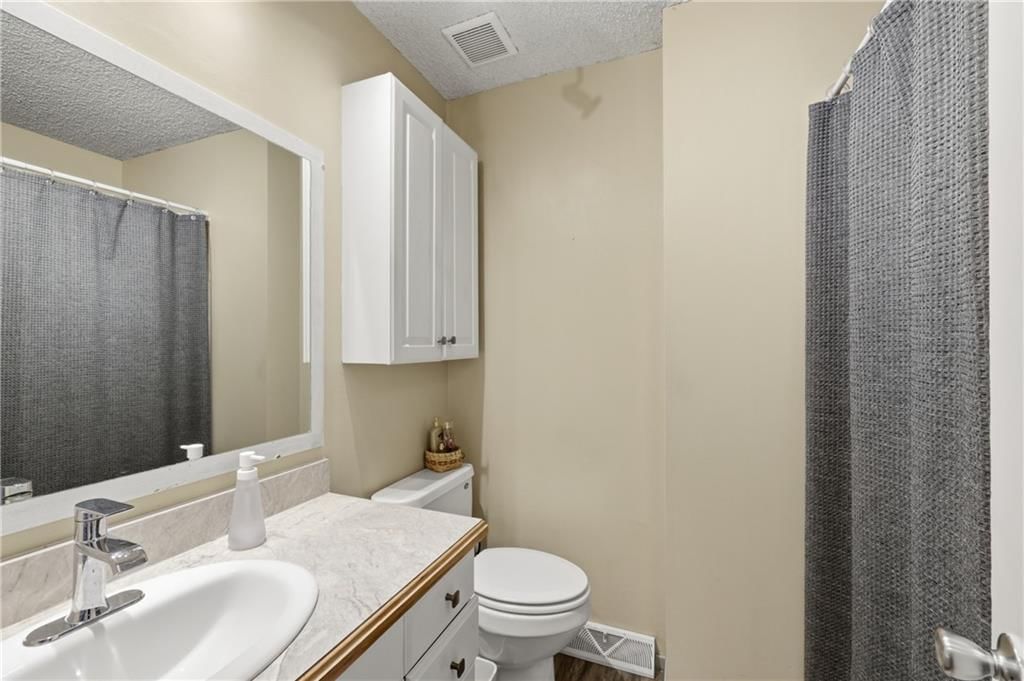 122 E Walnut Street — photo 15