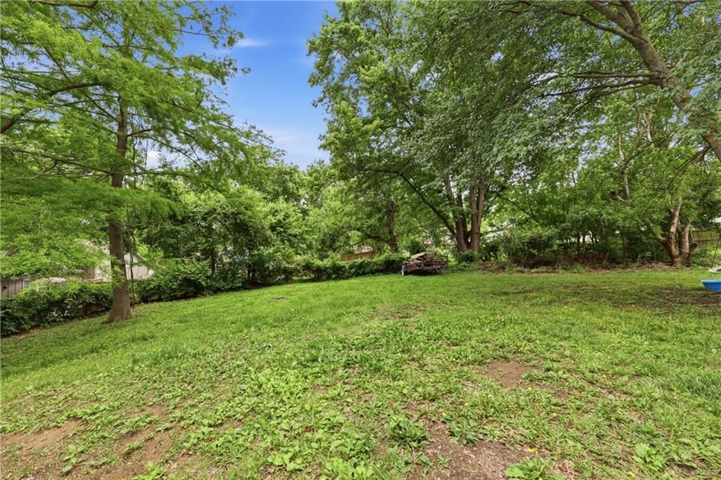 122 E Walnut Street — photo 18