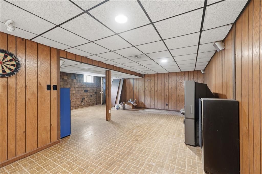 122 E Walnut Street — photo 23