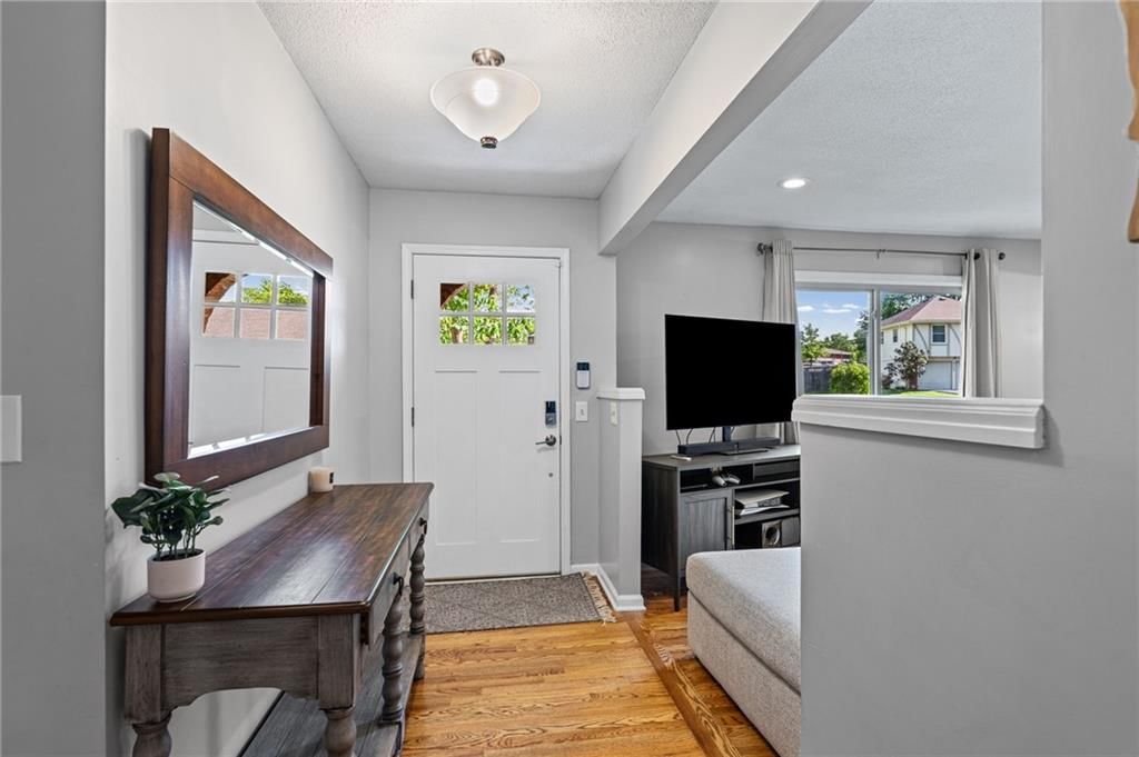 9520 Carter Drive — photo 2