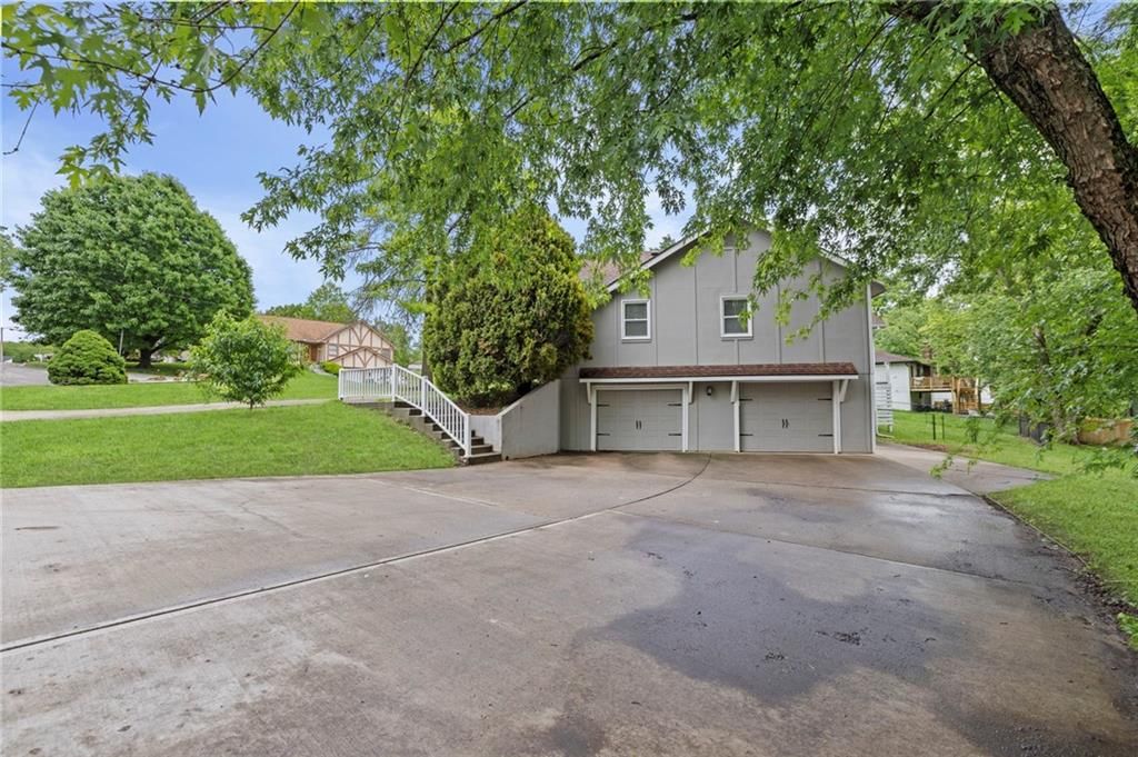 2418 N 88th Drive — photo 32