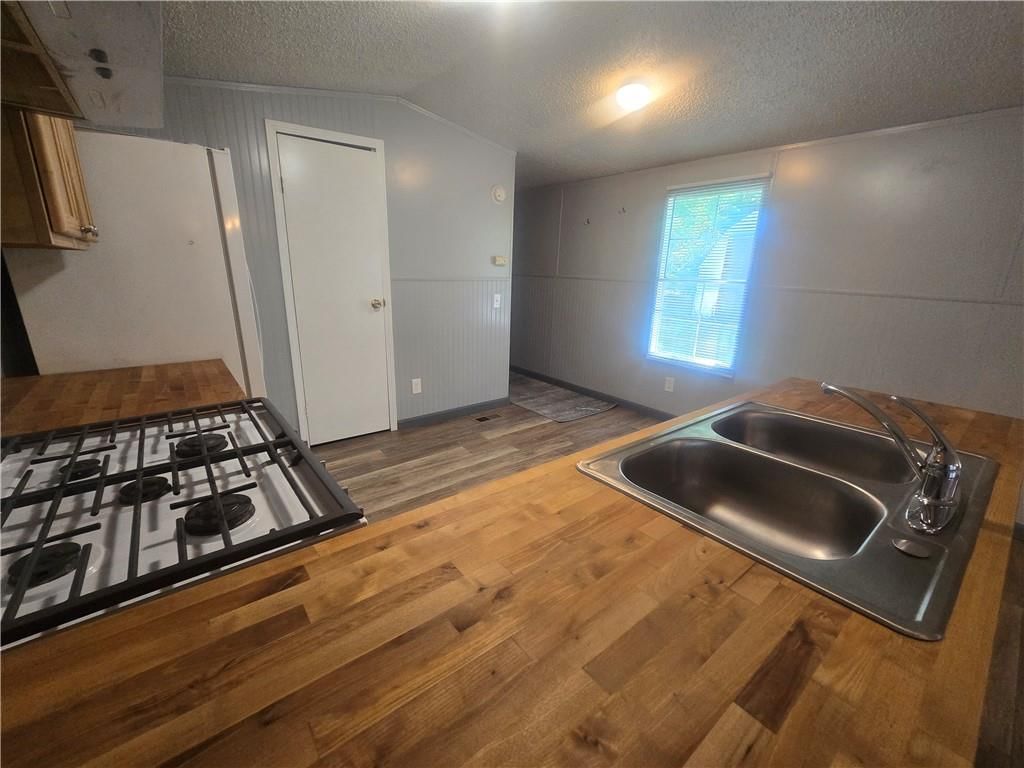 120 Maple Lane — photo 10