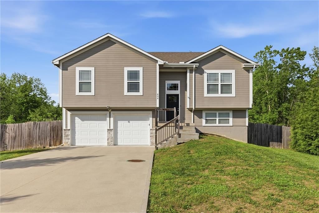 404 Timbercreek Drive — photo 1